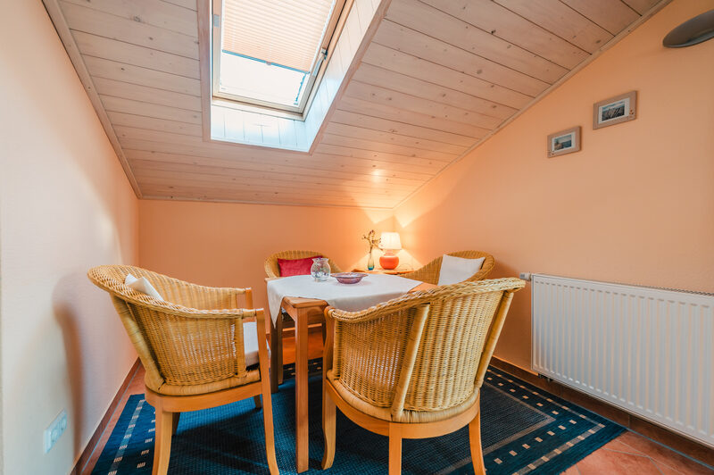 Ferienwohnung Bernstein: Essplatz am Abend