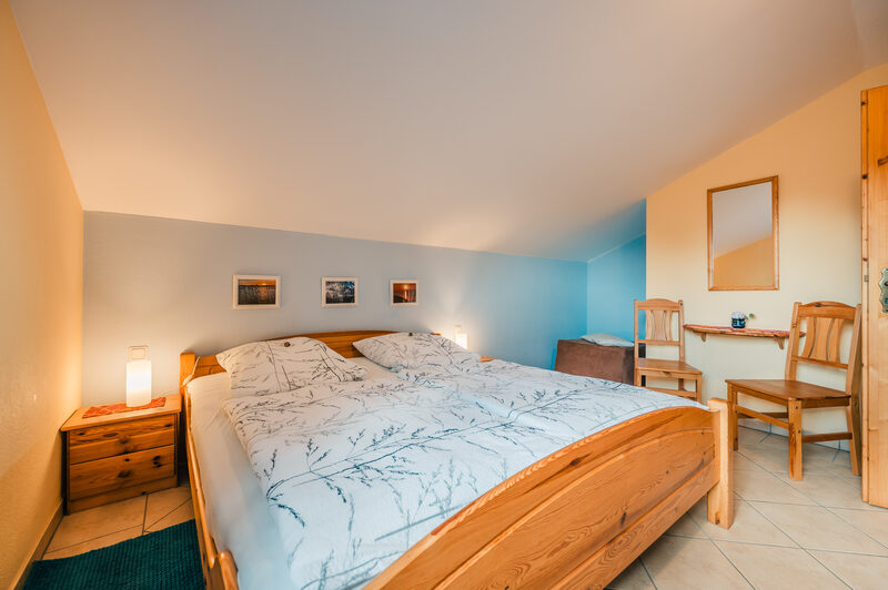 Ferienwohnung Bernstein: Zweites Schlafzimmer mit Doppelbett