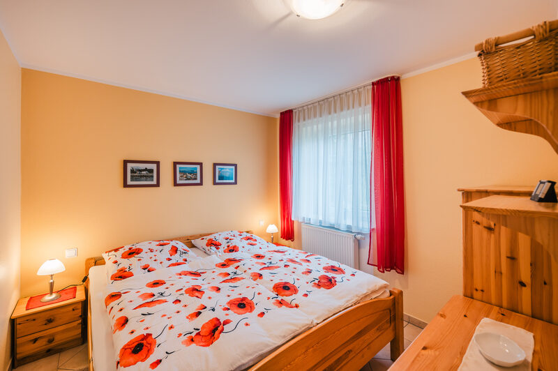 Ferienwohnung Donnerkeil: Schlafzimmer mit Doppelbett