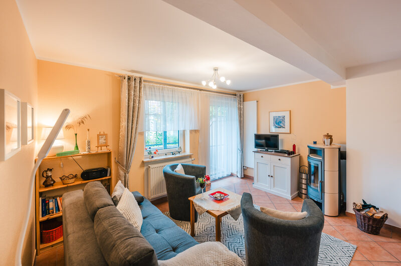 Wohnraum der Ferienwohnung Donnerkeil mit Blick zur Küche und zum Essplatz
