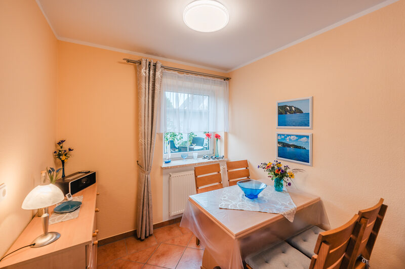 Ferienwohnung Hühnergott: Essplatz am Fenster