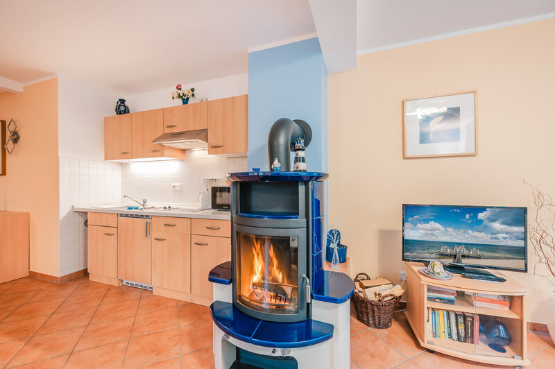 Ferienwohnung Hühnergott: Der Kaminofen im Wohnbereich
