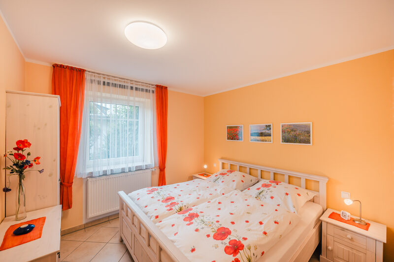 Ferienwohnung Hühnergott: Schlafzimmer mit Doppelbett